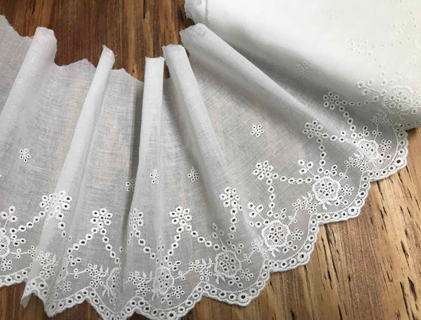 Natural White Broderie Anglaise Lace  -  Swiss Cotton Voile - 19 cm Wide.