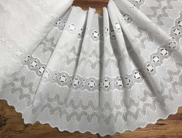 Broderie Anglaise cotton eyelet lace trim, 32 cm Wide.